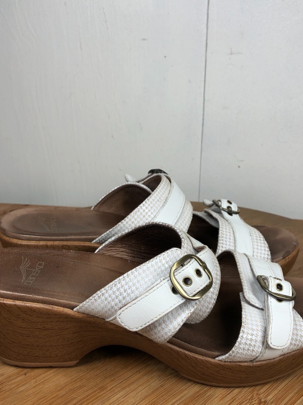 Dansko Sandals 37 Women's 7 Jessie White Leather Slides Wedge Open Toe Shoes.